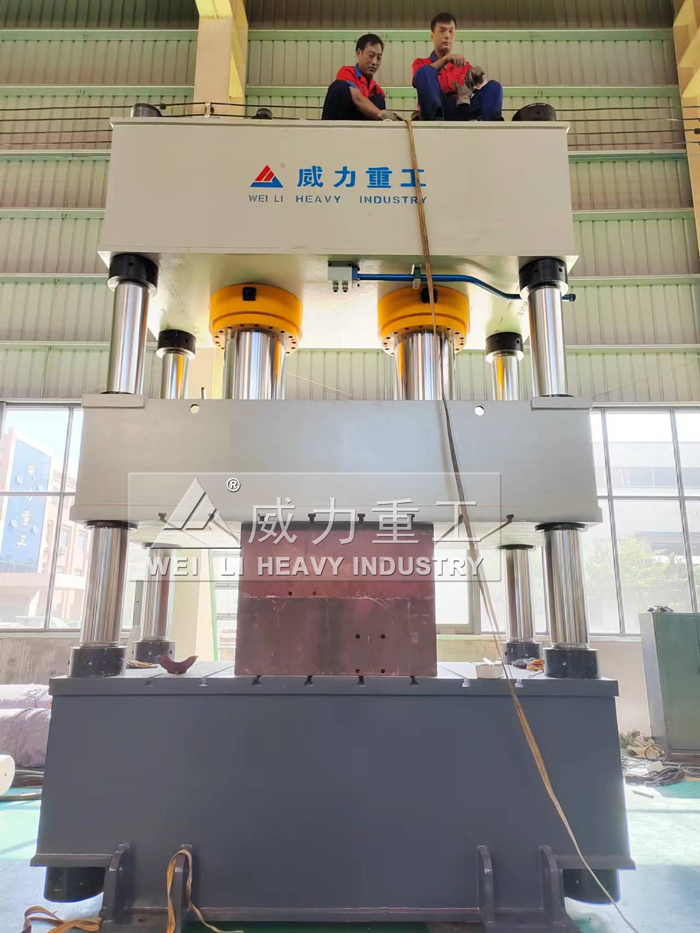 山東威力重工復(fù)合材料液壓機(jī)